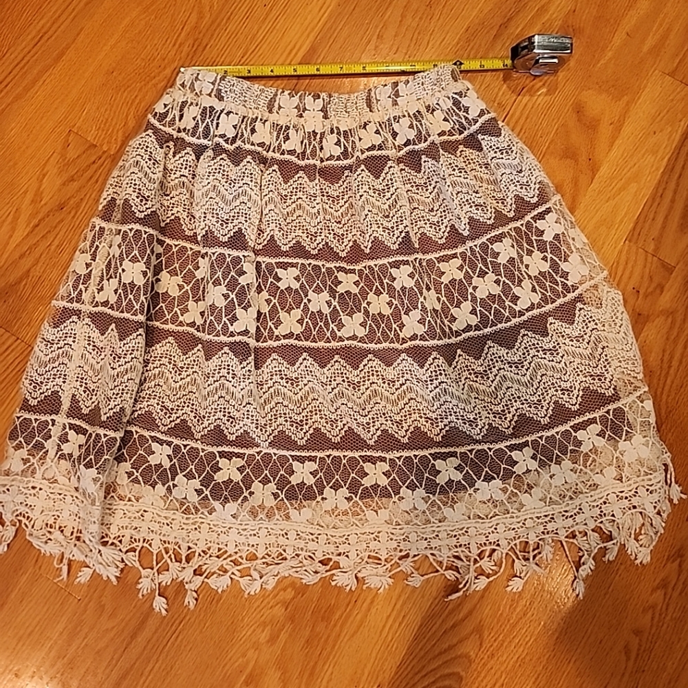 IVORY LACE OVER BROWN SKIRT FOR TEENS